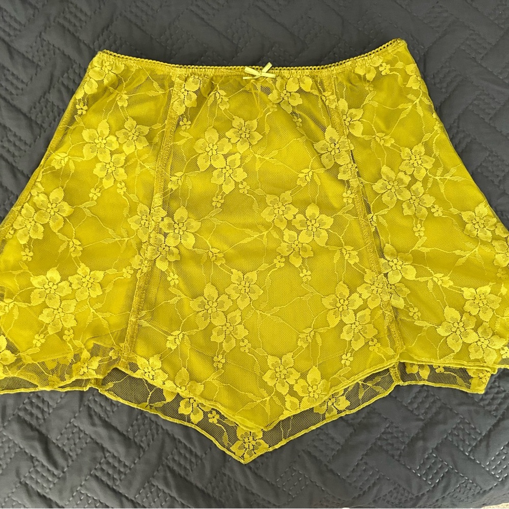 Urban outfitters green mini skirt in size S